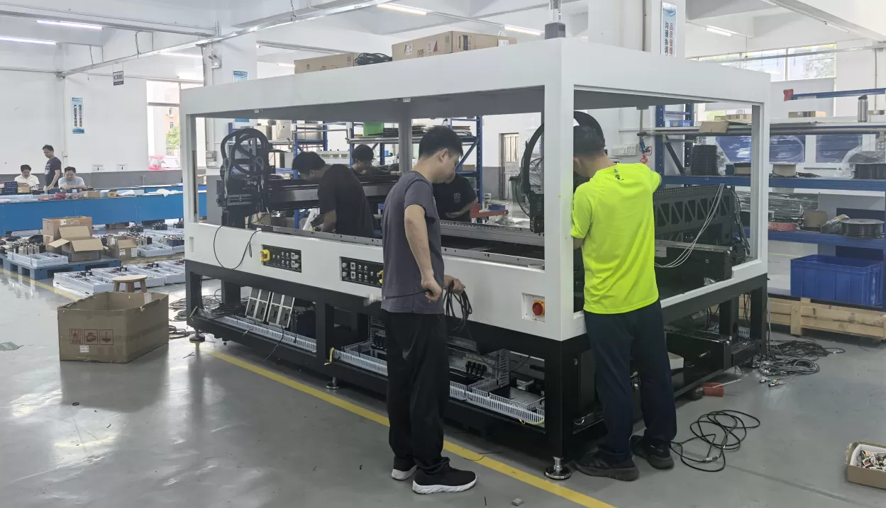 Workers at the More factory are debugging the automatic dispensing machine.
